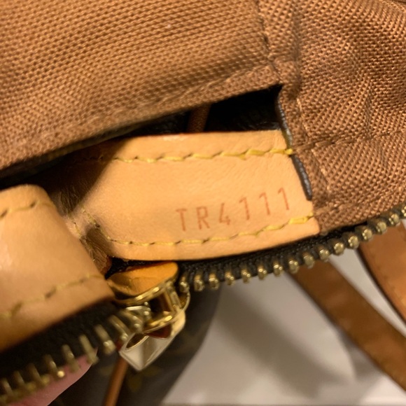 SOLD!! Authentic Louis Vuitton Stresa - Picture 4 of 8